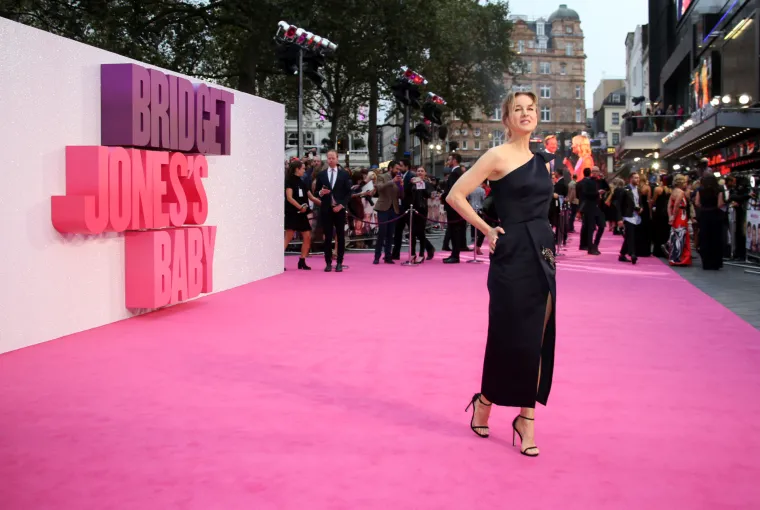 Renee Zellweger opet ima svoje 'staro lice': glumica zablistala na premijeri novog filma o Bridget Jones