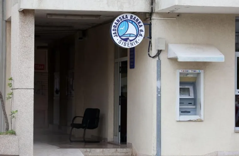 PLJAČKA U TRIBUNJU: Grad pod opsadom, duge cijevi na ulicama