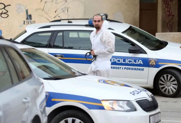 PLJAČKA U TRIBUNJU: Grad pod opsadom, duge cijevi na ulicama