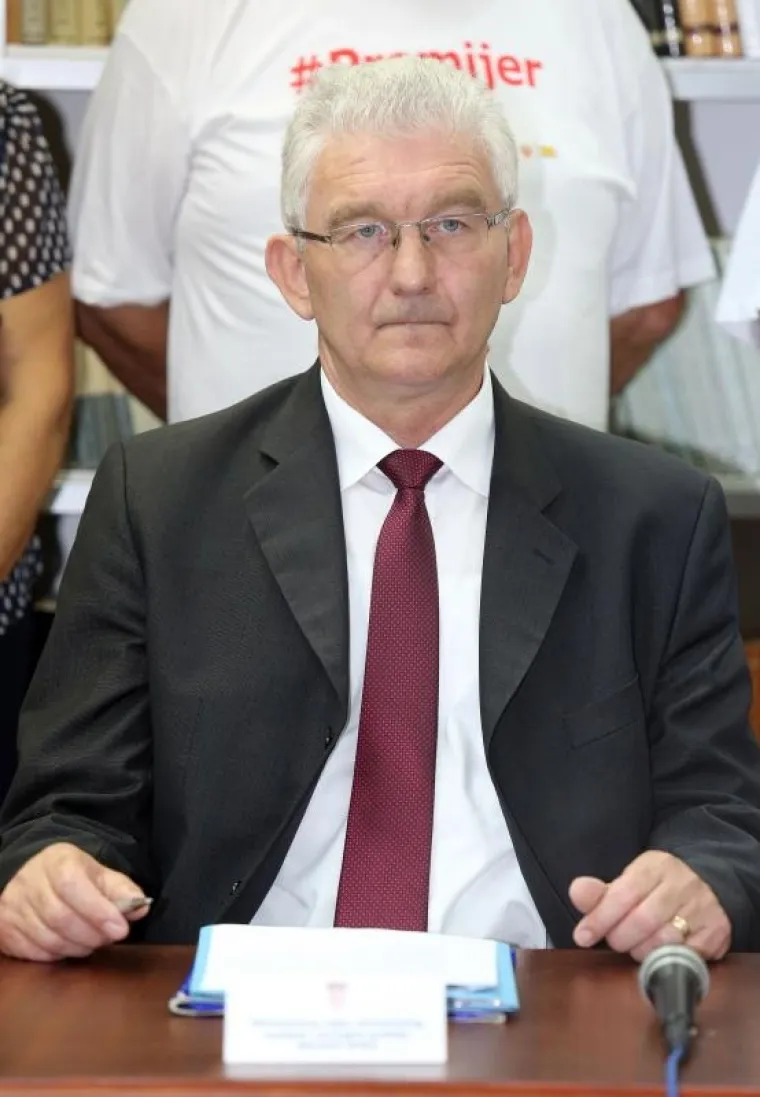 SASTANAK U KNINU: Bandić predstavio svoju novu vladu