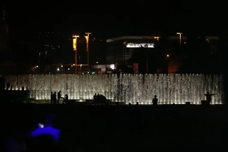 Bandić svečano otvorio fontane u Zagrebu