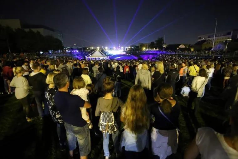 Bandić svečano otvorio fontane u Zagrebu