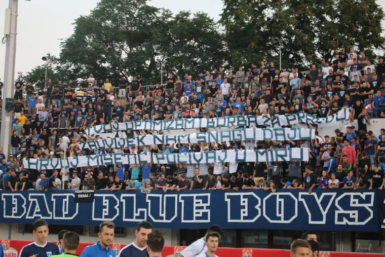 Protivnik Futsal Dinamu, klubu koji pripada navijačima i koji djeluje po načelu jedan član - jedan glas, bio je grčki Dokuas.