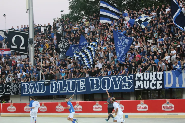 Sjajna je to uvertira i svojevrsna najava velikog povratka Boysa na svoj Maksimir, na svoj Sjever, nakon godina izbivanja zbog represije, zabrana, crnih listi...