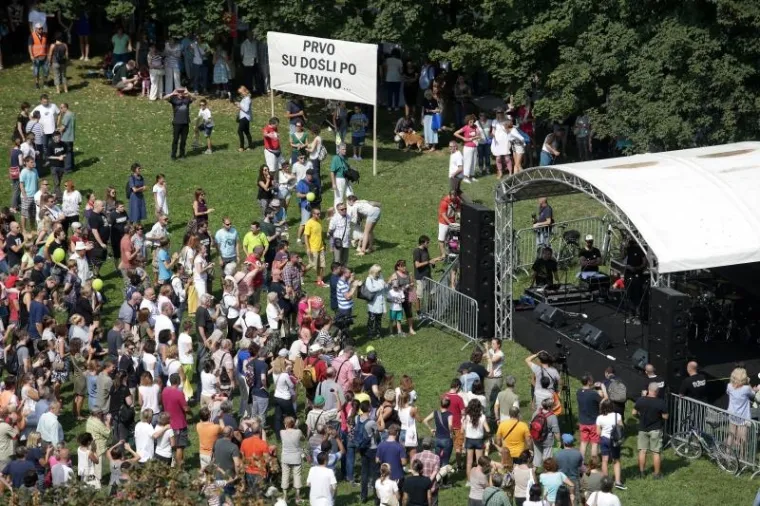 Više od 2.000 ljudi prosvjedovalo protiv gradnje crkve na Savici: 'Obrani park, obrani Grad'