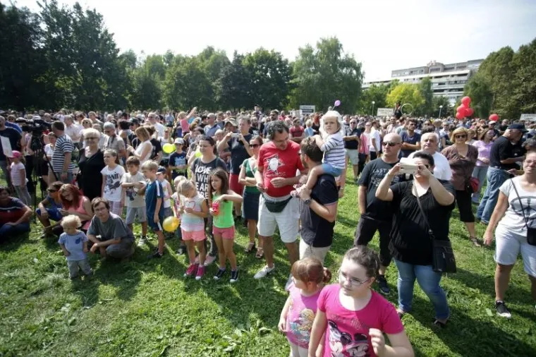 Više od 2.000 ljudi prosvjedovalo protiv gradnje crkve na Savici: 'Obrani park, obrani Grad'