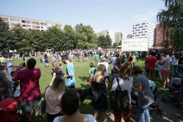 Više od 2.000 ljudi prosvjedovalo protiv gradnje crkve na Savici: 'Obrani park, obrani Grad'