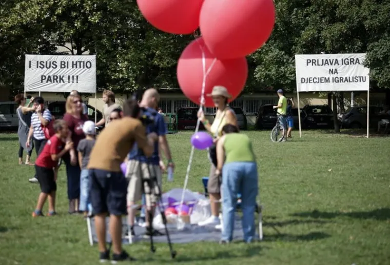 Više od 2.000 ljudi prosvjedovalo protiv gradnje crkve na Savici: 'Obrani park, obrani Grad'