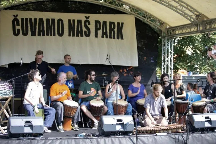 Više od 2.000 ljudi prosvjedovalo protiv gradnje crkve na Savici: 'Obrani park, obrani Grad'