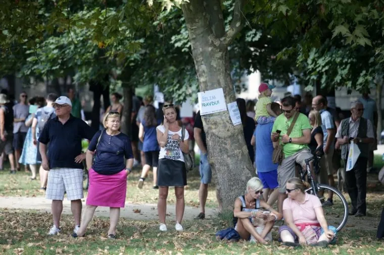 Više od 2.000 ljudi prosvjedovalo protiv gradnje crkve na Savici: 'Obrani park, obrani Grad'