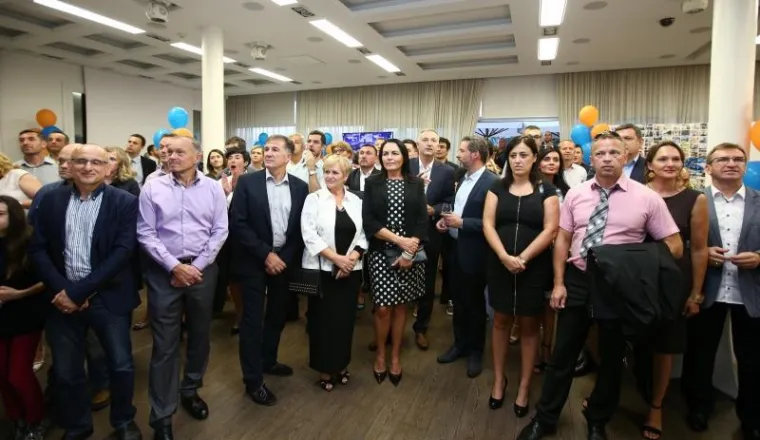 Božo Petrov sa suprugom Mašom stigao u izborni stožer Mosta