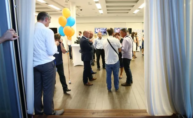 Božo Petrov sa suprugom Mašom stigao u izborni stožer Mosta