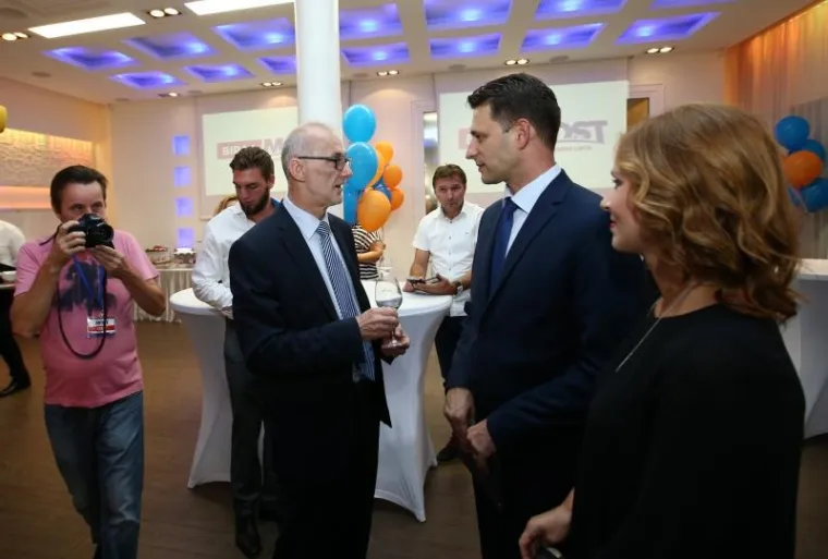 Robert Podolnjak u društvu Bože i Maše Petrov