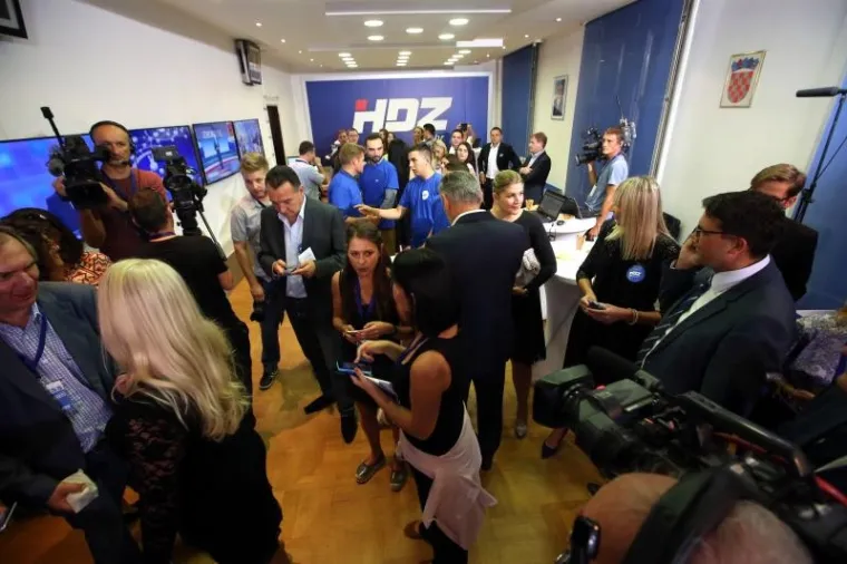Članovi HDZ-a čekaju rezultate parlamentarnih izbora