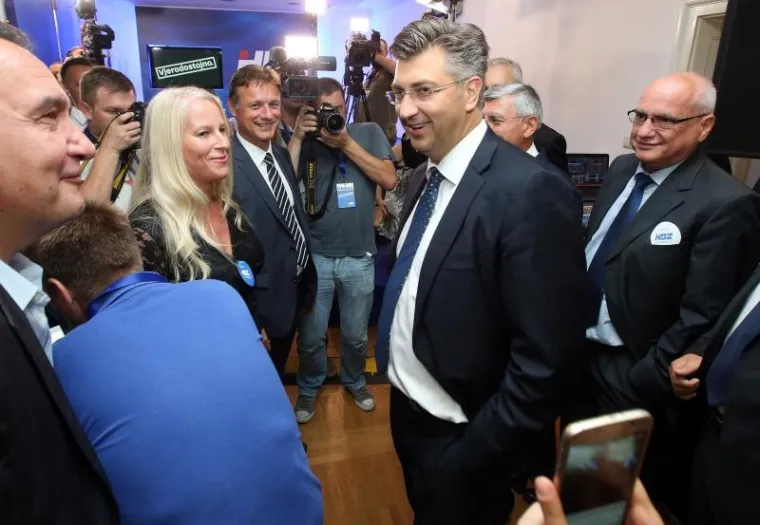 Članovi HDZ-a čekaju rezultate parlamentarnih izbora