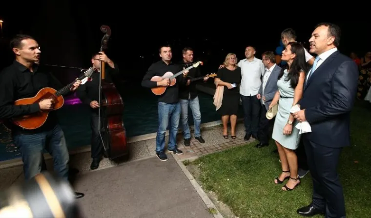 Tamburaši u izbornom stožeru Mosta