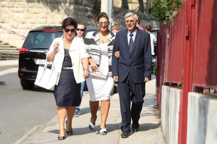 Bivši predsjednik Hrvatskog sabora Željko Reiner u pratnji supruge Eugenie i njihove kćeri (HDZ)