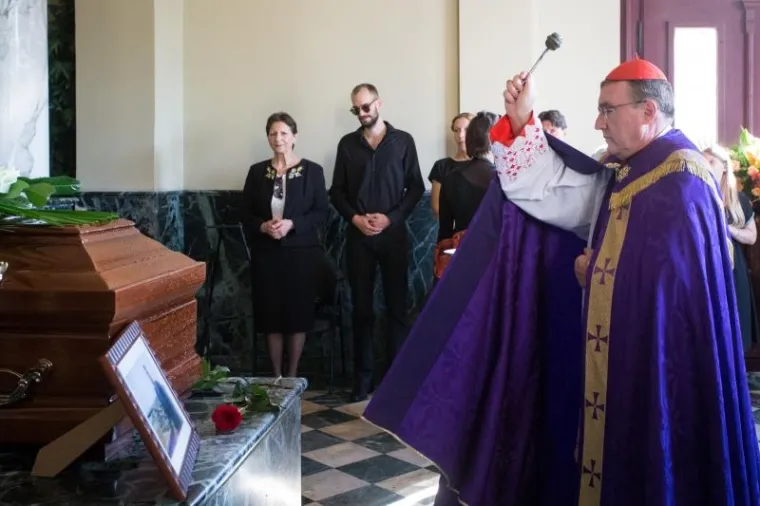 JURE RADIĆ POKOPAN NA MIROGOJU: Došli poznati HDZ-ovci, Bozanić vodio misu, Plenković održao govor