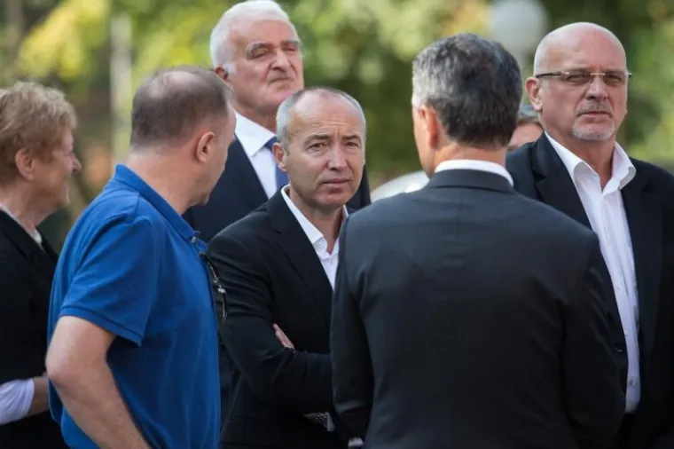 JURE RADIĆ POKOPAN NA MIROGOJU: Došli poznati HDZ-ovci, Bozanić vodio misu, Plenković održao govor