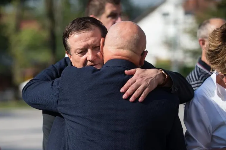 JURE RADIĆ POKOPAN NA MIROGOJU: Do&scaron;li poznati HDZ-ovci, Bozanić vodio misu, Plenković održao govor