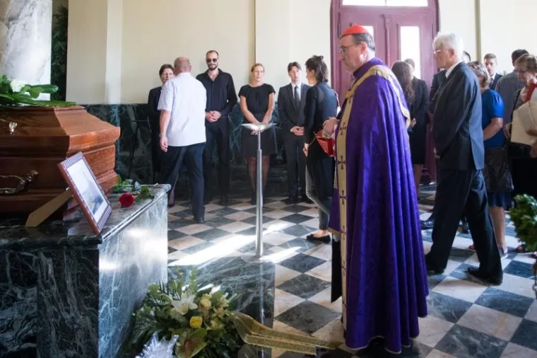 JURE RADIĆ POKOPAN NA MIROGOJU: Do&scaron;li poznati HDZ-ovci, Bozanić vodio misu, Plenković održao govor