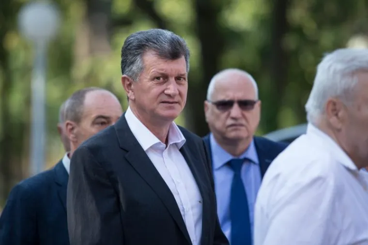 JURE RADIĆ POKOPAN NA MIROGOJU: Do&scaron;li poznati HDZ-ovci, Bozanić vodio misu, Plenković održao govor