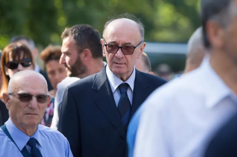 JURE RADIĆ POKOPAN NA MIROGOJU: Do&scaron;li poznati HDZ-ovci, Bozanić vodio misu, Plenković održao govor