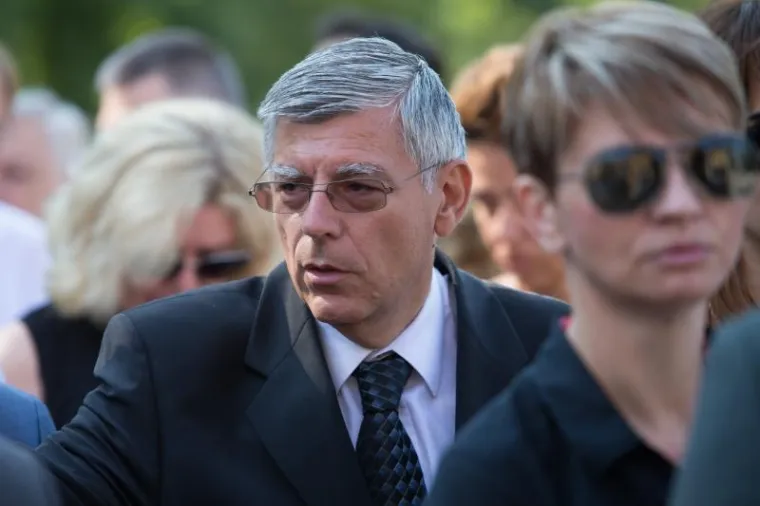 JURE RADIĆ POKOPAN NA MIROGOJU: Do&scaron;li poznati HDZ-ovci, Bozanić vodio misu, Plenković održao govor