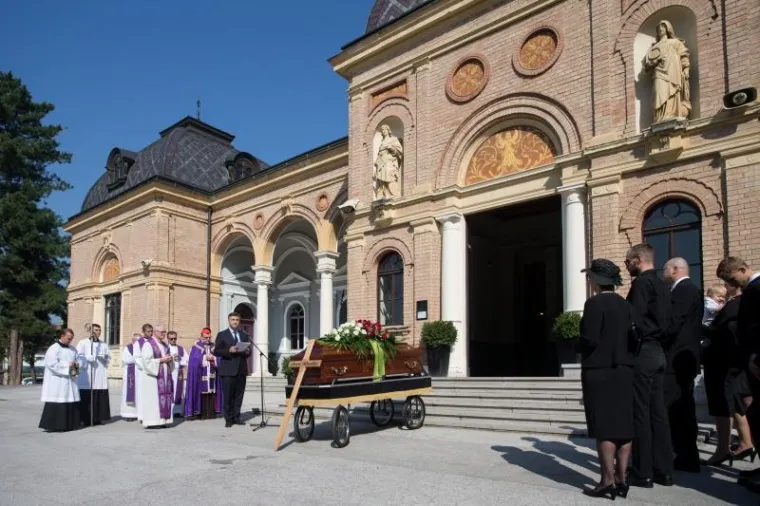 JURE RADIĆ POKOPAN NA MIROGOJU: Do&scaron;li poznati HDZ-ovci, Bozanić vodio misu, Plenković održao govor