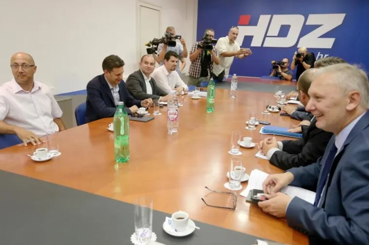 Vodstvo HDZ-a prethodno je priopćilo da ima razumijevanja za uvjete o formiranju vlade koje je Most postavio uoči izbora.