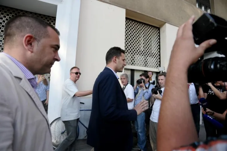 Petrov nije davao izjave okupljenim novinarima.
