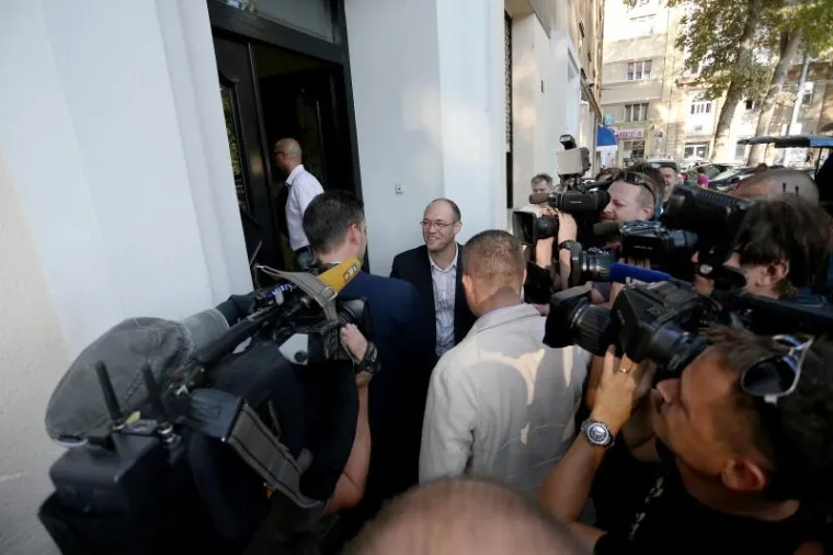 Čelnike Mosta dočekao je politički tajnik HDZ-a Davor Ivo Stier.