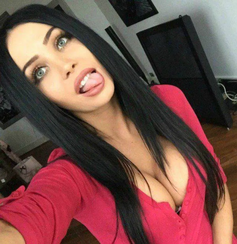 DA NIJE DUBOKI POGLED? One jako dobro znaju &scaron;to im je najjači adut i nemaju ga problem istaknuti