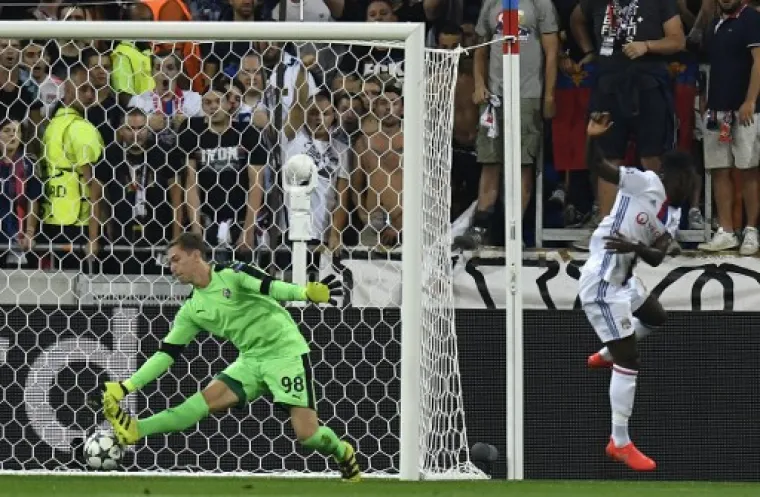 SPEKTAKL NA PARC OLYMPIQUE LYONNAISU: Ovako je izgledalo Dinamovo predstavljanje u Ligi prvaka