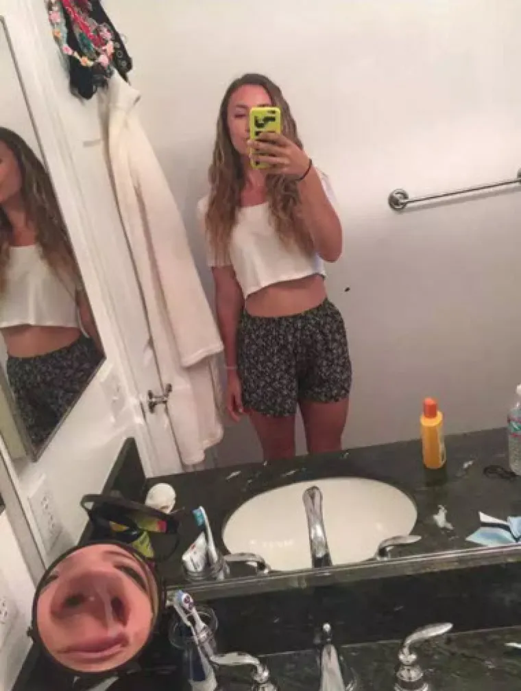 Možda nije na računala na uvećavajuće ogledalo u kadru...