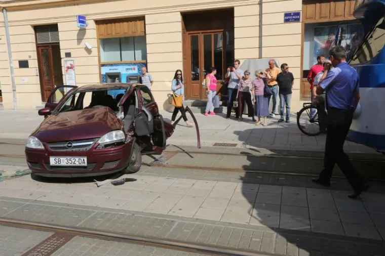 U sudaru tramvaja i automobila ozlijeđene dvije trudnice