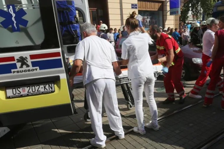 U sudaru tramvaja i automobila ozlijeđene dvije trudnice