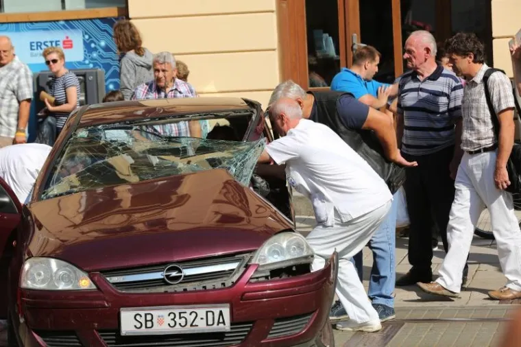 U sudaru tramvaja i automobila ozlijeđene dvije trudnice