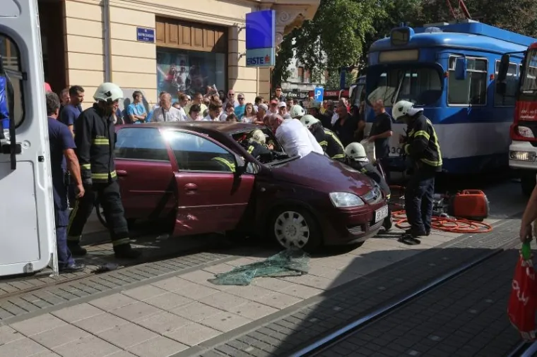 U sudaru tramvaja i automobila ozlijeđene dvije trudnice