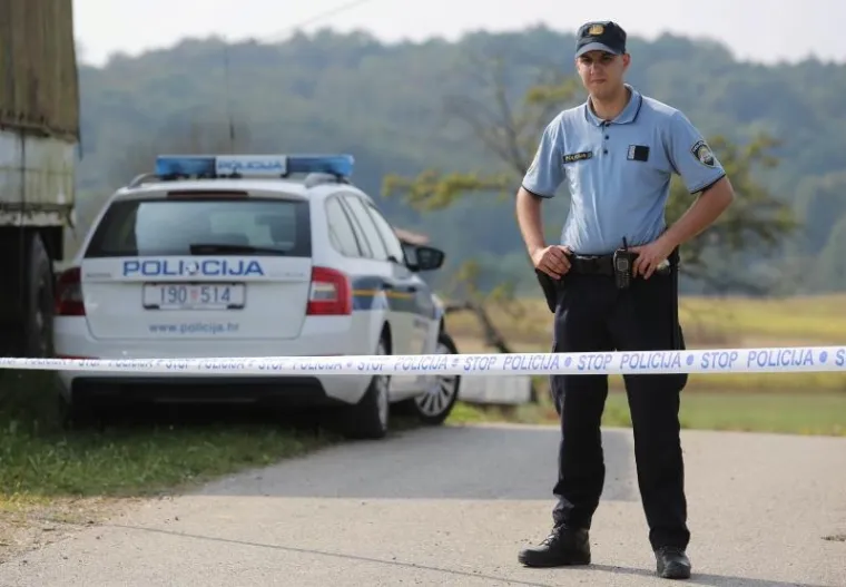 STRAVA KOD POKUPSKOG: Sin puškom ubio roditelje