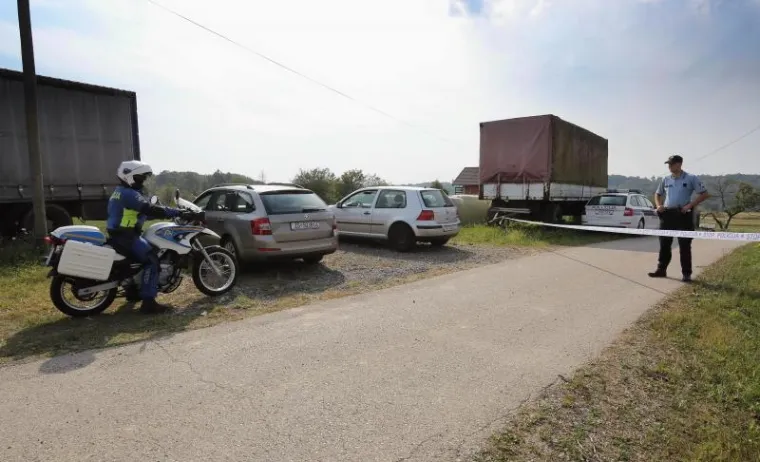 STRAVA KOD POKUPSKOG: Sin puškom ubio roditelje