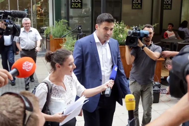 VAŽAN SASTANAK: Dolazak članova Predsjedni&scaron;tva SDP-a