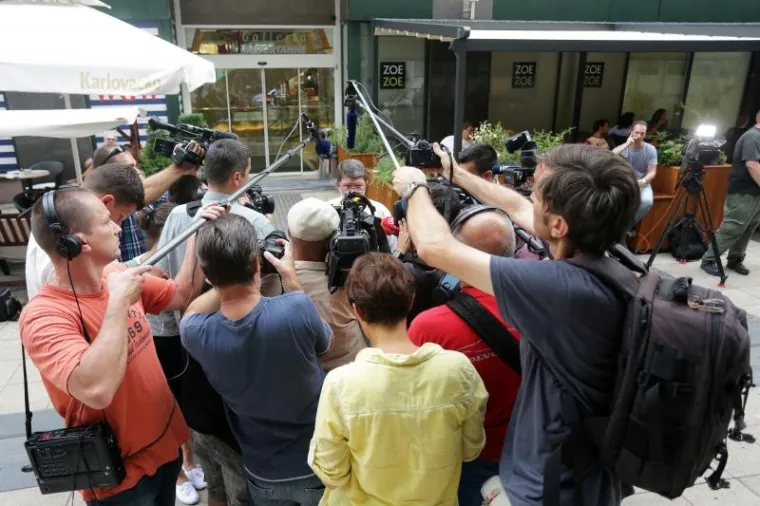 VAŽAN SASTANAK: Dolazak članova Predsjedni&scaron;tva SDP-a