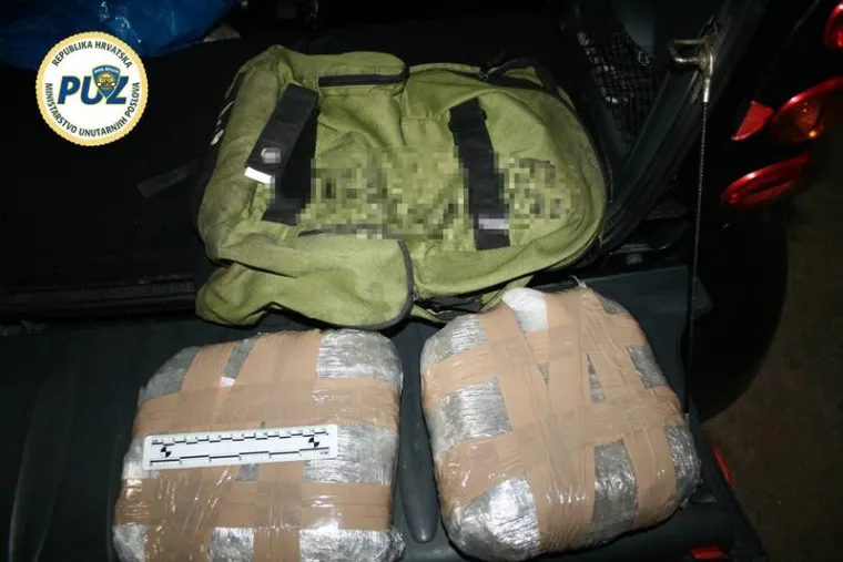 Policijski službenici Službe kriminaliteta droga PU zagrebačke dovr&scaron;ili su kriminalističko istraživanje nad 32-godi&scaron;njakom i 31-godi&scaron;njakom zbog osnova sumnje da su počinili kazneno djelo neovla&scaron;tene proizvodnje i prometa drogama