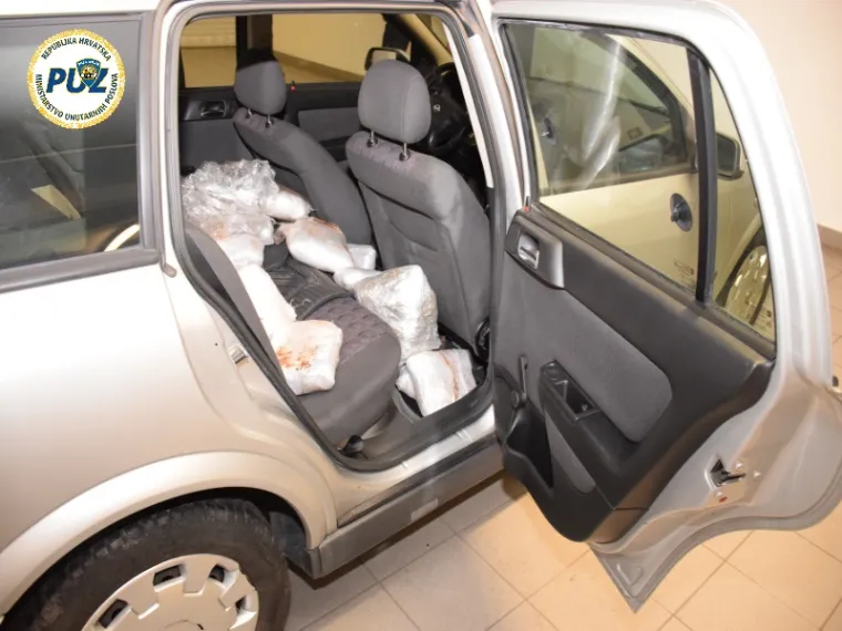 OGROMNA ZAPLJENA MARIHUANE: Dvojac pao s 47 kila trave