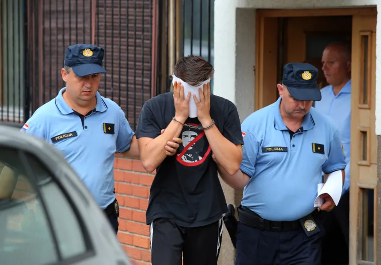 Policija odvodi ubojicu u istražni zatvor u Remetinec