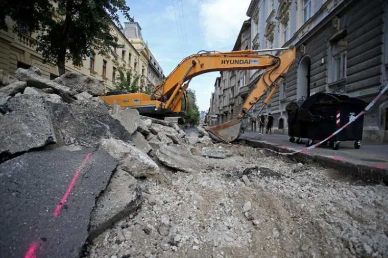 Tijekom radova obilazni pravci bit će: Mihanovićeva &ndash; Haulikova &ndash; B. Trenka &ndash; Strossmayerov trg &ndash; Zrinjevac