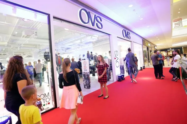 LJEPOTICE POZIRALE NA OTVARANJU TRGOVINE: Sve su zvijezde, ali jedna je posebno zasjala...