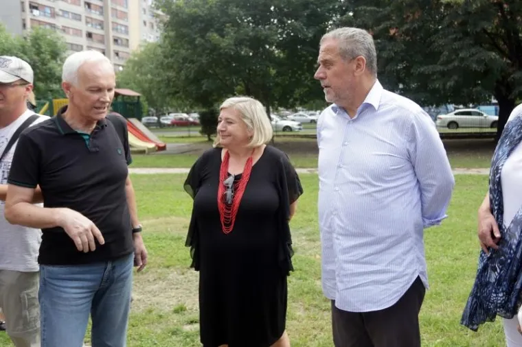 Prosvjednici koji žele park na Savici dočekali su Milana Bandića na otvorenju vrtića