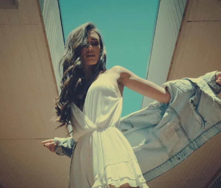 GOLICAT ĆE VAM MA&Scaron;TU I DOVESTI VAS DO LUDILA: Betsy Alvarez jako voli izazivati